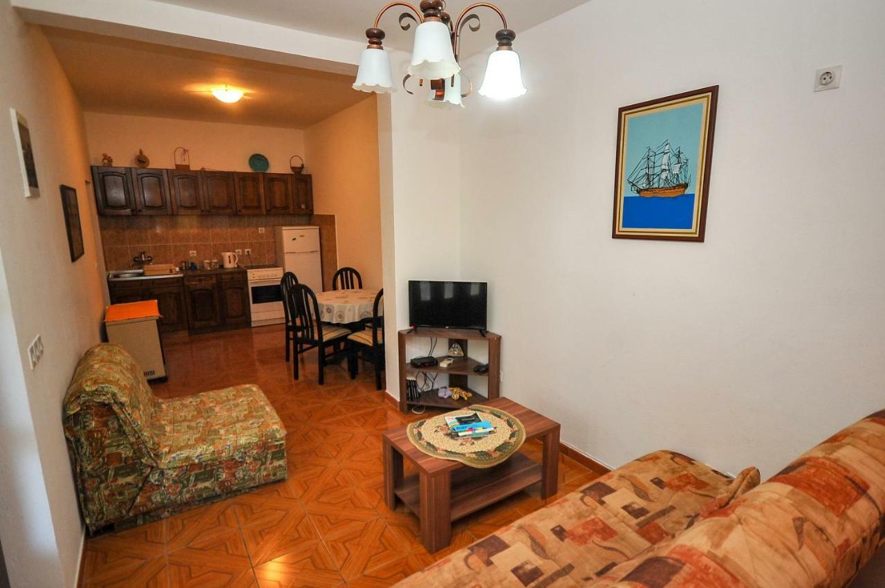 Apartments Kuc บาร์ ภายนอก รูปภาพ